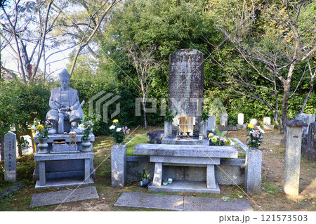 松平容保の像・会津藩殉難者墓地（京都・左京区） 121573503
