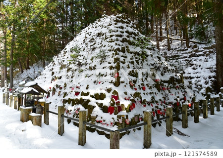 高野山 奥の院 冬の無縁塚 高野山 奥の院 冬の無縁塚 121574589