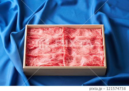 すき焼き用牛肉 国産和牛肩ロース薄切り すき焼き用牛肉 国産和牛肩ロース薄切り 121574738