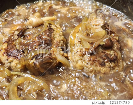 キノコの和風煮込みハンバーグの調理 キノコの和風煮込みハンバーグの調理 121574789