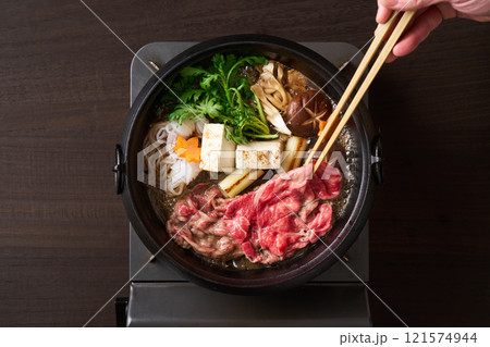 すき焼き 121574944