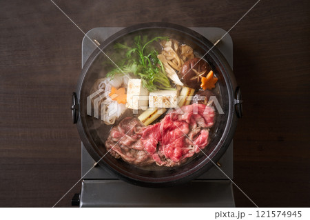 すき焼き 121574945