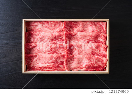 すき焼き用牛肉 国産和牛肩ロース薄切り すき焼き用牛肉 国産和牛肩ロース薄切り 121574969