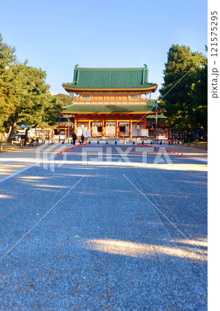 平安神宮・応天門(京都・左京区) 平安神宮・応天門(京都・左京区) 121575295