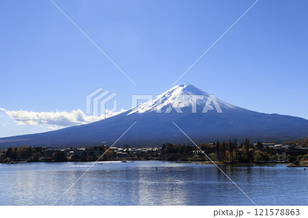 晩秋から冬にかけて 富士山と河口湖 晩秋から冬にかけて 富士山と河口湖 121578863