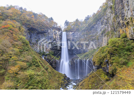 紅葉に映える華厳の滝 奥日光 紅葉に映える華厳の滝 奥日光 121579449