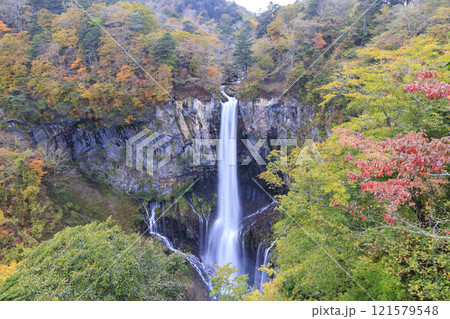 紅葉に映える華厳の滝 奥日光 紅葉に映える華厳の滝 奥日光 121579548
