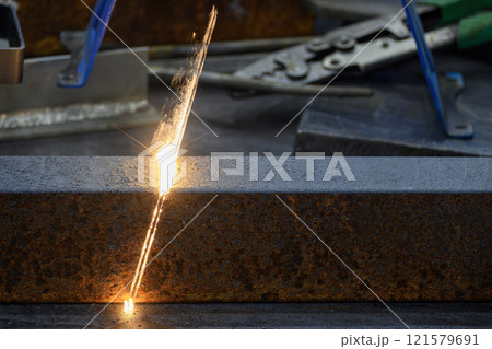 Close up scene rust cleaning process by portable laser cleaning machine. 121579691