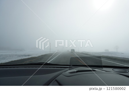 冬の道路（モヤ）02 121580002