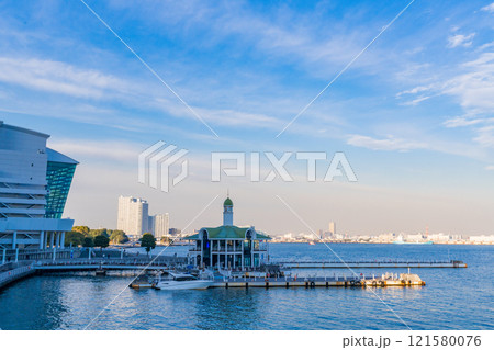 （神奈川県）横浜ぷかりさん橋　夕景 121580076