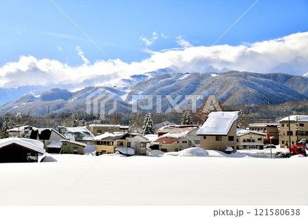 栂池より白馬岩岳スノーフィールド方面を望む(長野県小谷村)【2024.12】 121580638