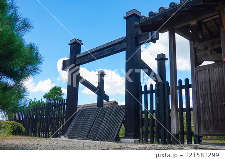 東海道五十三次 石部宿　関所の門 121581299