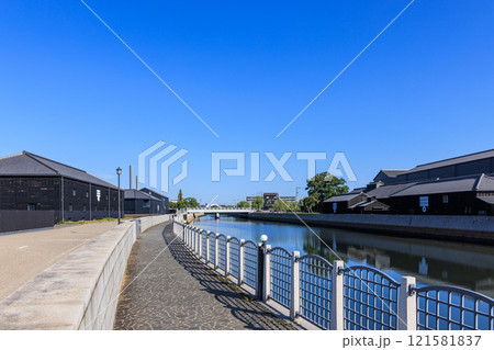 秋の半田運河　蔵のまち　愛知県半田市 121581837