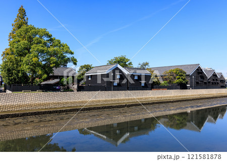 秋の半田運河 蔵のまち 愛知県半田市 秋の半田運河 蔵のまち 愛知県半田市 121581878