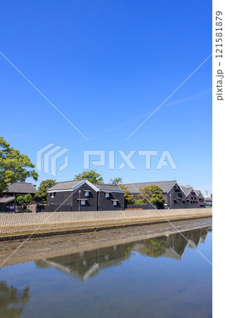 秋の半田運河　蔵のまち　愛知県半田市 121581879