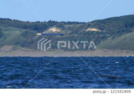 間もなく終着・南稚内駅に到着するTHE ROYAL EXPRESS(後追い) 間もなく終着・南稚内駅に到着するTHE ROYAL EXPRESS(後追い) 121581909