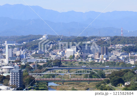 浅川鉄橋ですれ違う中央線快速のE233電車 浅川鉄橋ですれ違う中央線快速のE233電車 121582684