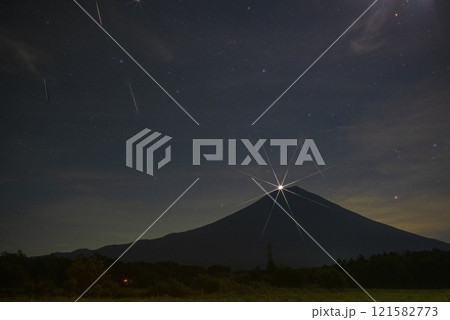 ビーナス（金星）富士とペルセウス流星群 121582773