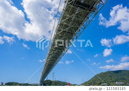 めかり観潮遊歩道から見る関門橋 121583185