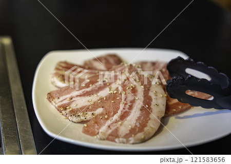 豚バラ肉　焼肉用 121583656