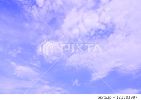 雲のある青空(背景素材) 121583997