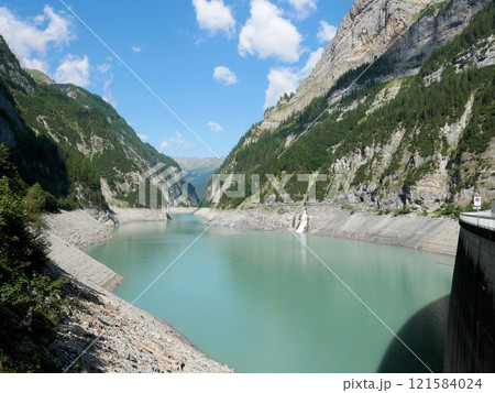 東スイスの美しいダム湖　ギガーヴァルト湖　Gigerwald（ザンクトガレン州） 121584024