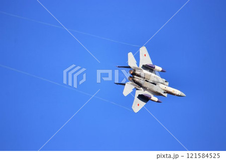 アフターバナー全開で『百里基地』の上空を機動飛行するF-15J アフターバナー全開で『百里基地』の上空を機動飛行するF-15J 121584525