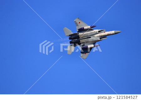アフターバナー全開で『百里基地』の上空を機動飛行するF-15J アフターバナー全開で『百里基地』の上空を機動飛行するF-15J 121584527