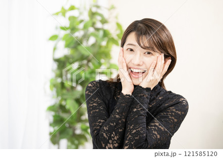 ビューティ 微笑む女性 ビューティ 微笑む女性 121585120