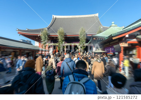 東京都台東区、浅草寺の初詣で 121585272
