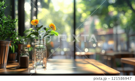 朝のカフェで花が飾られた明るいテーブルの風景 121586947