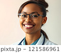 病院の医者 121586961