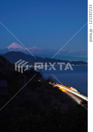 薩埵峠から望む富士山 121587233