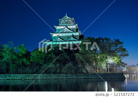 夜の広島城 121587272