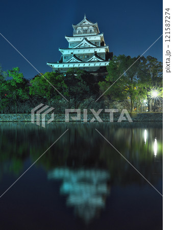 夜の広島城 121587274