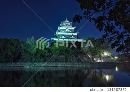 夜の広島城 121587275
