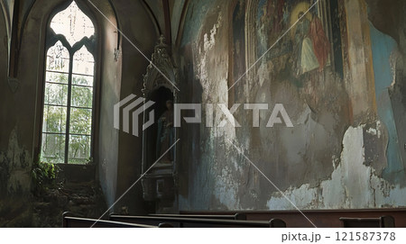 廃墟となったチャペル 廃墟となったチャペル 121587378