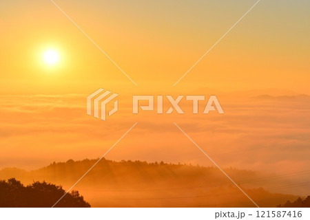 三王山展望台(タワー)からの常陸台地に広がる雲海 三王山展望台(タワー)からの常陸台地に広がる雲海 121587416