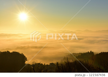 三王山展望台（タワー）からの常陸台地に広がる雲海 121587436