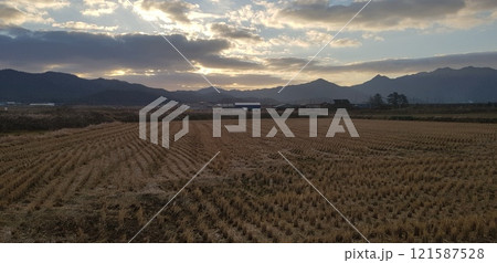 terrace on the lake 121587528