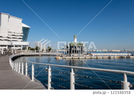 海上旅客ターミナル ぷかりさん橋 みなとみらい桟橋 海上旅客ターミナル ぷかりさん橋 みなとみらい桟橋 121588358