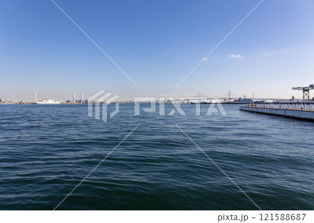 臨港パークから見る横浜港 121588687