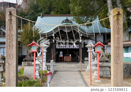 「天空の神社」神戸・六甲山系の高取山頂の高取神社(2024.12撮影) 「天空の神社」神戸・六甲山系の高取山頂の高取神社(2024.12撮影) 121589811