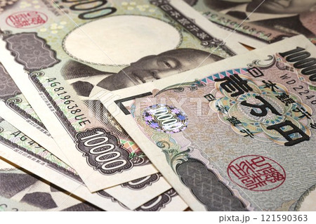 敷き詰められた紙幣 121590363