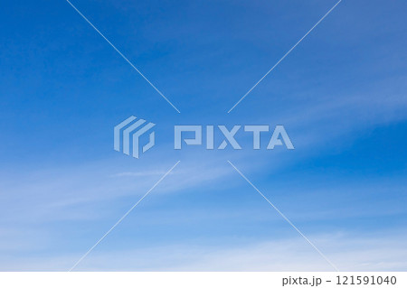 《背景素材》空素材・空イメージ・青空・薄雲 121591040