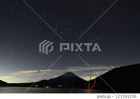 富士山の夜景 121591230