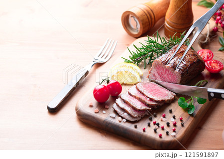 国産黒毛和牛 ローストビーフ 国産黒毛和牛 ローストビーフ 121591897