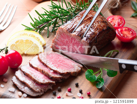 国産黒毛和牛 ローストビーフ 国産黒毛和牛 ローストビーフ 121591899