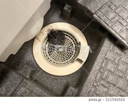 すぐ髪の毛が溜まる風呂場の排水溝 すぐ髪の毛が溜まる風呂場の排水溝 121592020