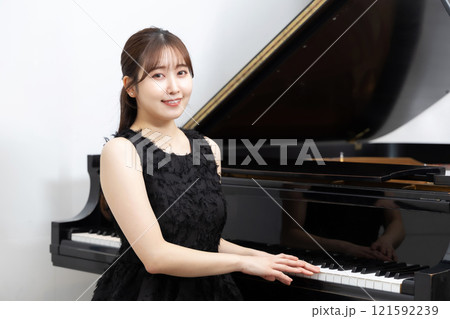美しい日本人女性ピアニスト 美しい日本人女性ピアニスト 121592239